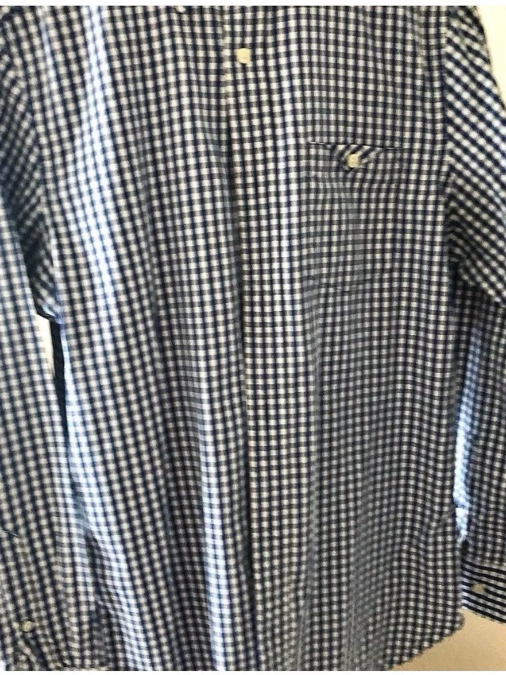 👕 Like New this Banana Republic Grey and White Check Button-Down 👕
